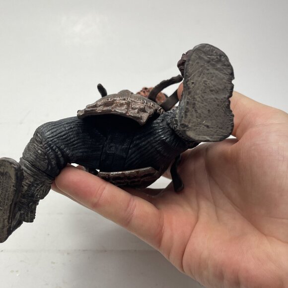 Toy Biz Lord of the Rings Two Towers Dungeons of Isengard Orc Captain 6" Figure - Picture 9 of 12